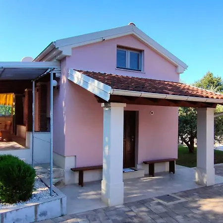 House Intacta פולה