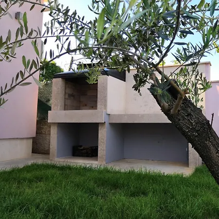 House Intacta